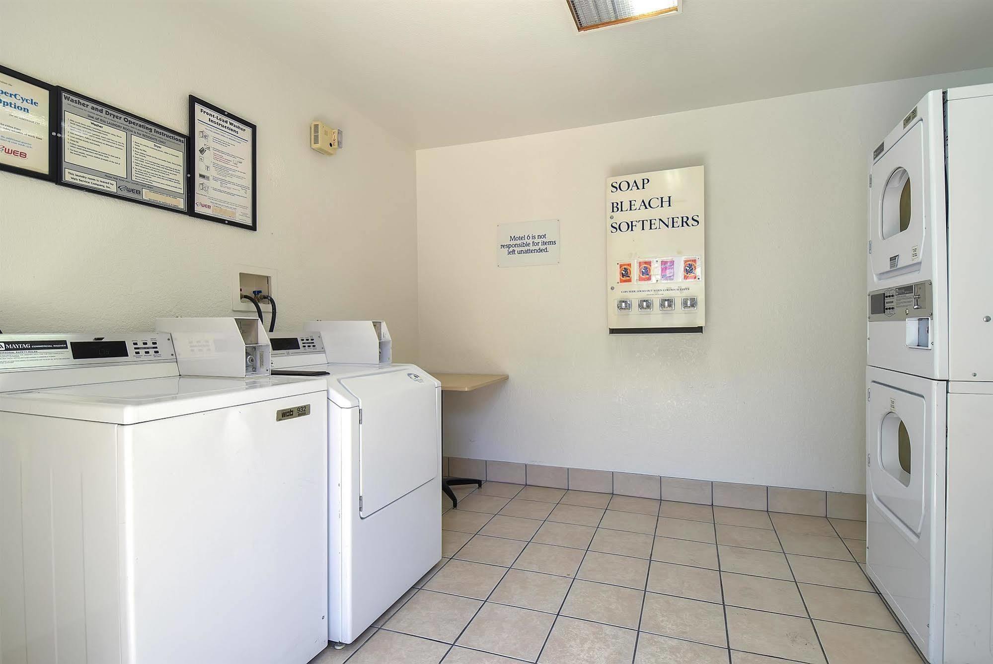Motel 6-Rowland Heights, Ca - Los Angeles - Pomona Bagian luar foto