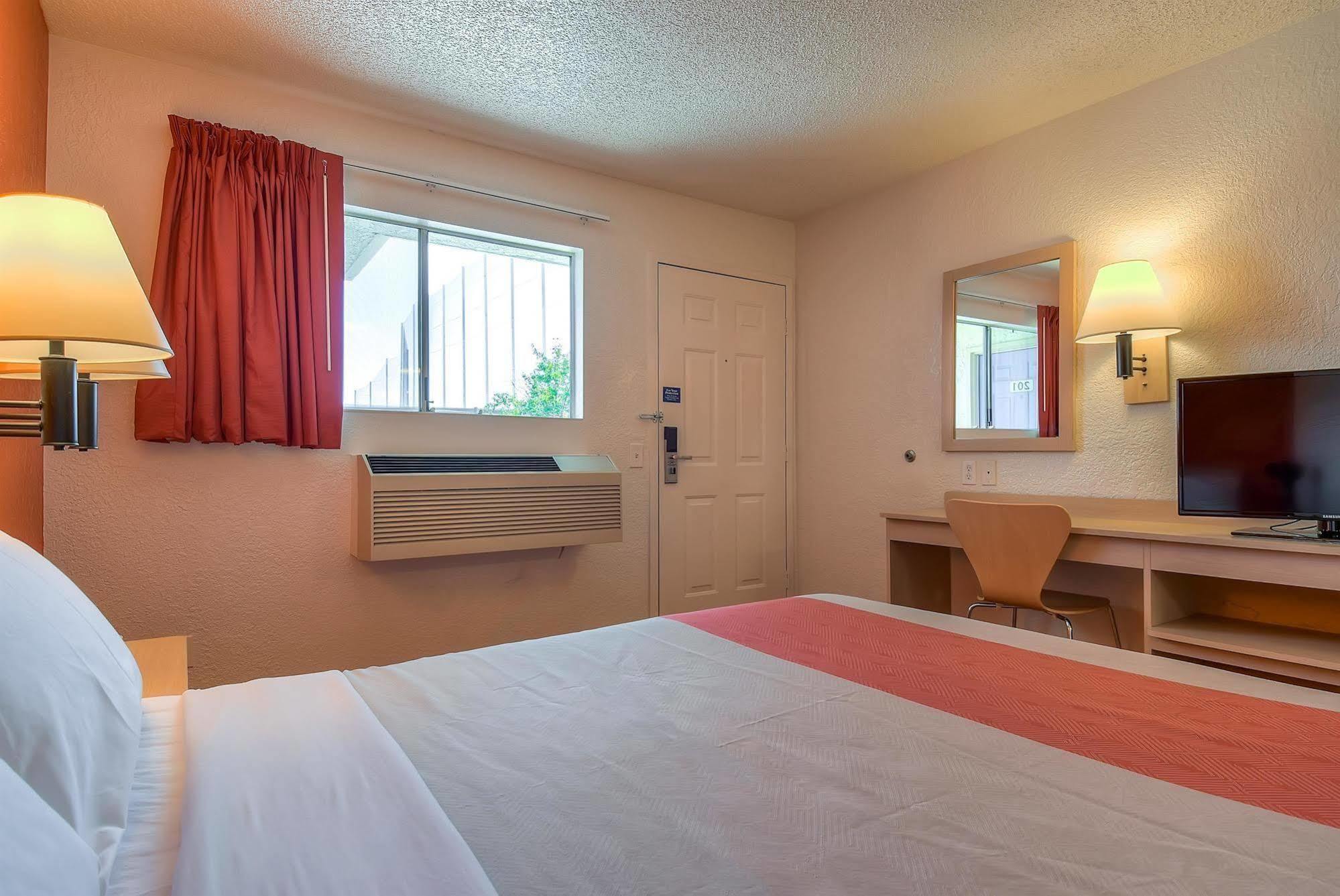 Motel 6-Rowland Heights, Ca - Los Angeles - Pomona Bagian luar foto