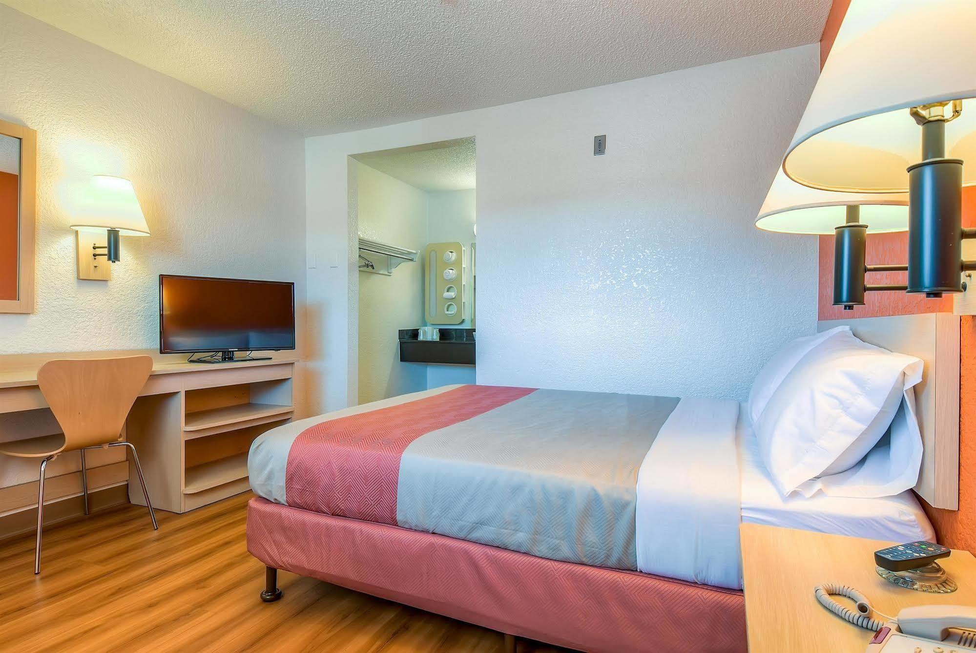 Motel 6-Rowland Heights, Ca - Los Angeles - Pomona Bagian luar foto