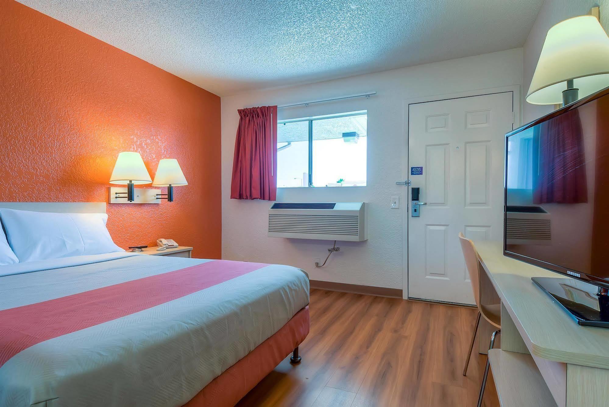 Motel 6-Rowland Heights, Ca - Los Angeles - Pomona Bagian luar foto