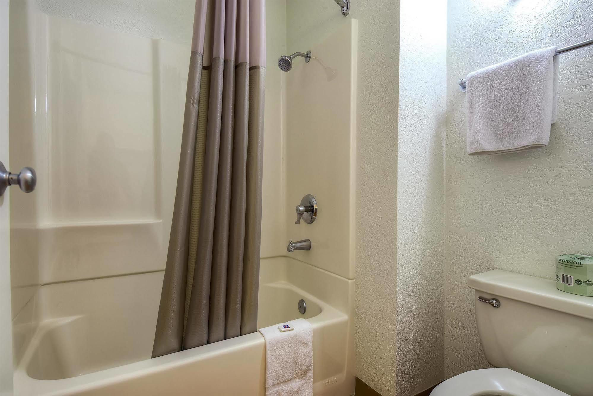 Motel 6-Rowland Heights, Ca - Los Angeles - Pomona Bagian luar foto